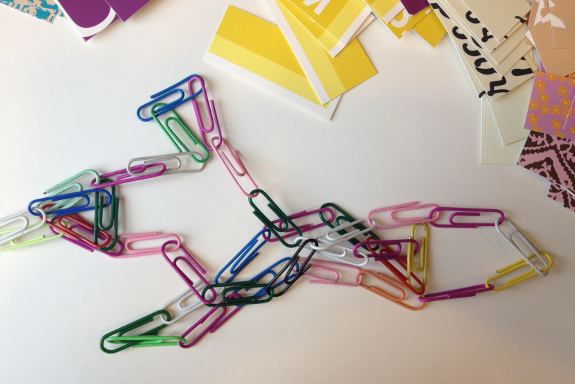 DIY: Papirclips til halskæde af papirclips og go-cards. Fotograf: Susanne Randers