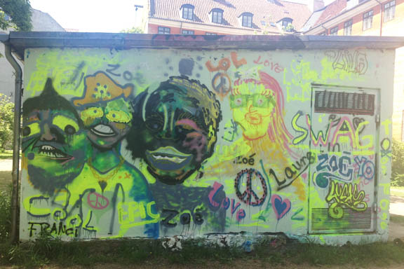 Peace, love and understanding. Jeg elsker streetart. Fotograf: Susanne Randers