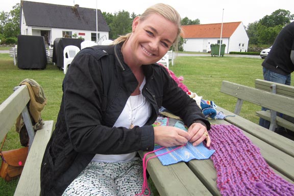 mitkrearum.dk kreativitet 99 yarnbombing en lap til læsø ophængning Byrum Michelle Hviid
