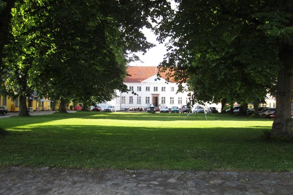 mitkrearum.dk kreativitet 106 kunsthøjskolen i holbæk hovedbygning set fra gårdspladsen