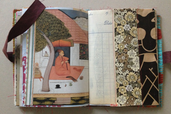 "Book af Scraps" kreeret af Birthe Juel Lindhardt. Smashbook / art journal. Tilfældigt opslag. Fotograf: Susanne Randers