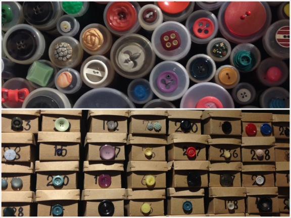 HUSFLID har også nye og gamle knapper i alverdens farver og størrelser. Fotograf: Susanne Randers