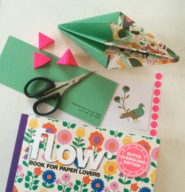 365 moodboards i 2014. Moodboard #38: Folder origami diamanter af Flow Book for Paper Lovers. Smashup. Fotograf: Susanne Randers